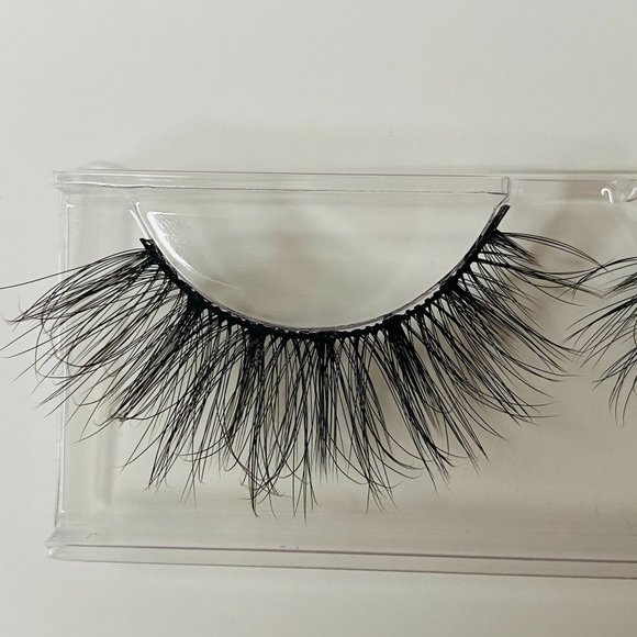 Classy Bitch lash - Picture 4 of 5